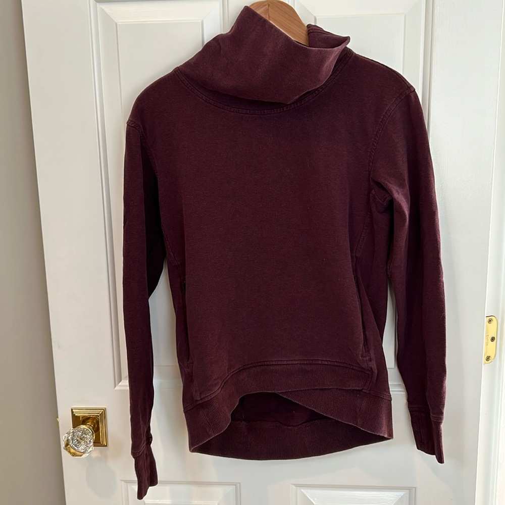 Lululemon burgundy long sleeved sweatshirt size 6